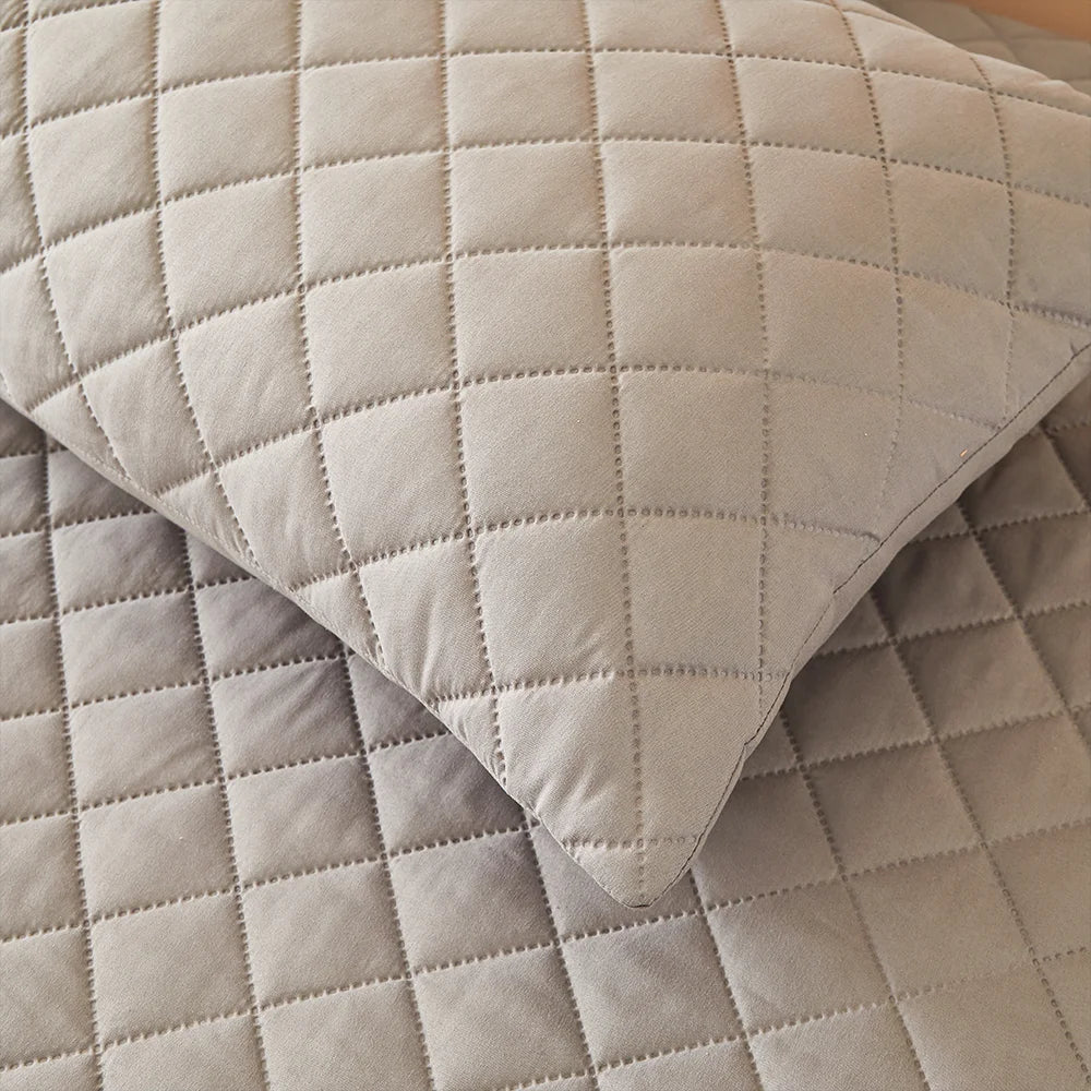Waterproof Throw Pillowcases Envelope Soft Breathable quilted design on a comfortable pillow and bedding.