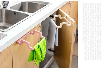 Hanging trash bag holder on kitchen cabinet